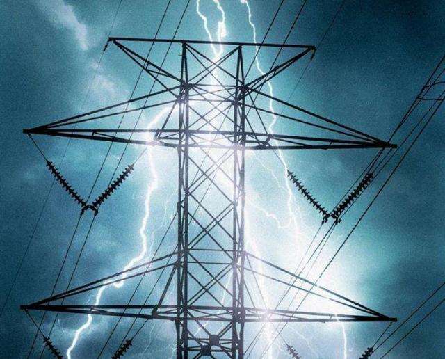 珠江51漫画分享要闻：雨天电线短路，小羊险成“烤全羊”